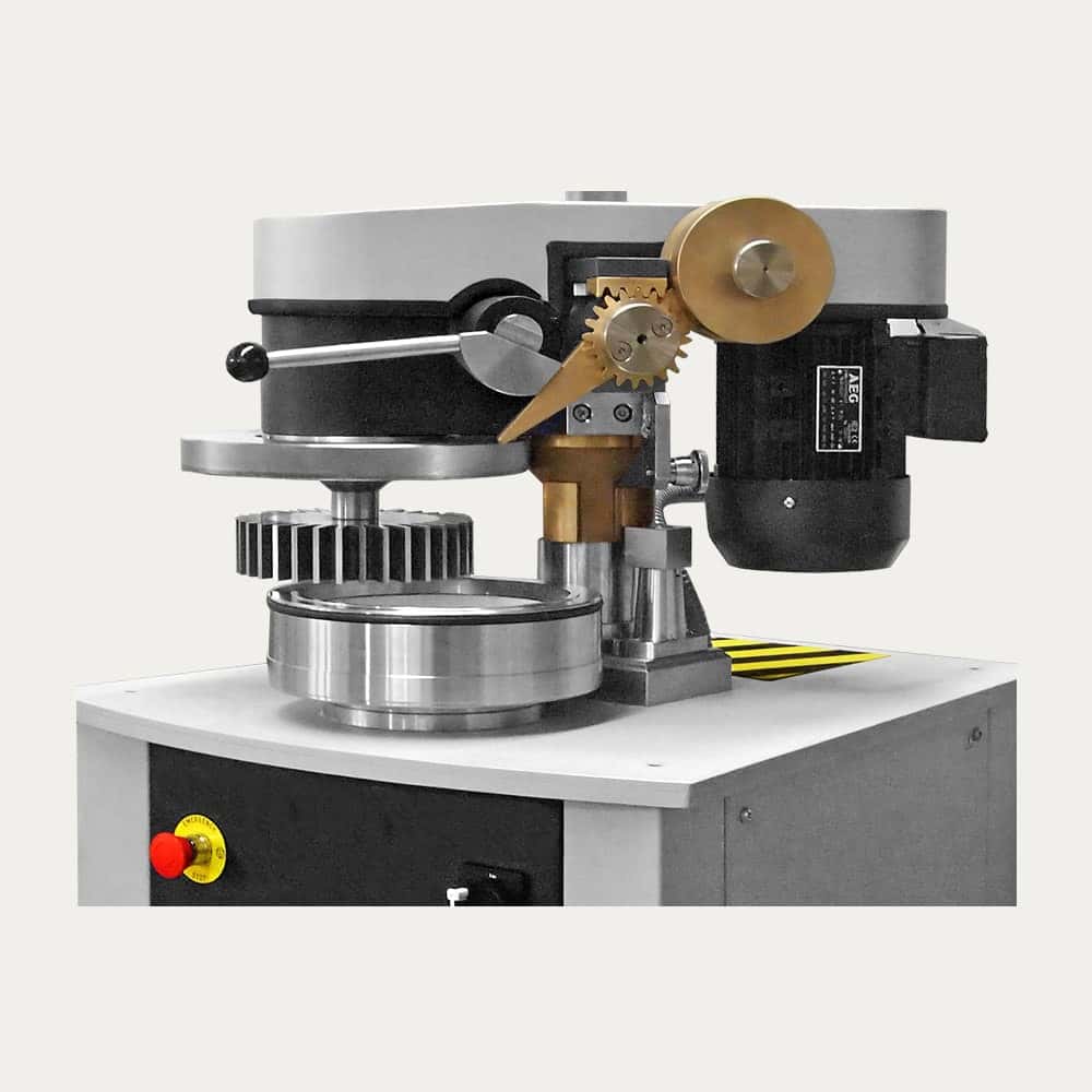 Mill-of-blades-and-cylindrical-recipient-of-the-mill-refiner-of-cellulosic-fibers-type-PFI